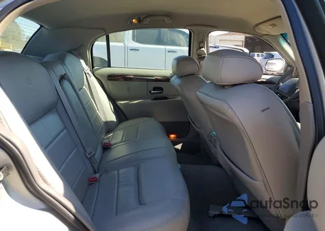 2000 Lincoln Town Car Executive z USA, uszkodzony, nr VIN 1LNHM81W3YY876806